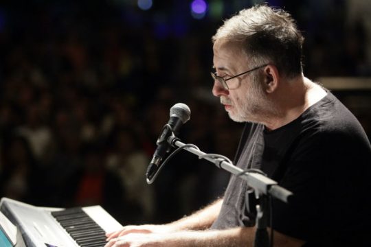Όταν ο Θάνος Μικρούτσικος τραγούδησε για πρώτη φορά τους επτά νάνους