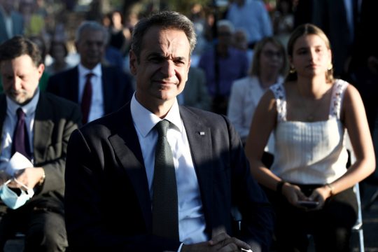 Μετά την κατακραυγή συναντά τους πολιτικούς αρχηγούς