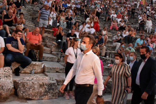 Νέα ερωτήματα ΣΥΡΙΖΑ για τη μετακίνηση του πρωθυπουργού με ελικόπτερο