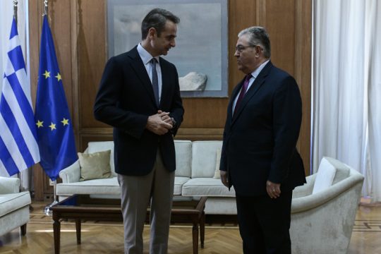 Κουτσούμπας σε Μητσοτάκη: Είναι λίγο γελοία η αγκωνιά… [βίντεο]