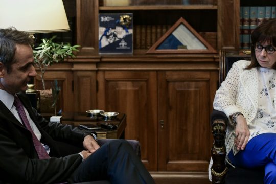Αυτοεπαινέθηκε αλλά άκουσε κυρίως παρατηρήσεις από την ΠτΔ για την οικονομία