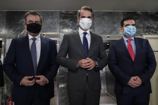 Κουβέντα για τα αναδρομικά από Μητσοτάκη, παρά τις διαρροές