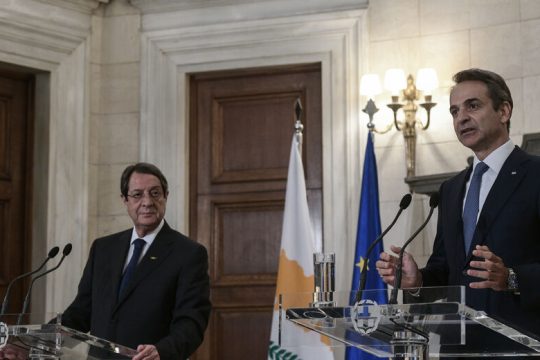 Με ένα στόμα, μια φωνή