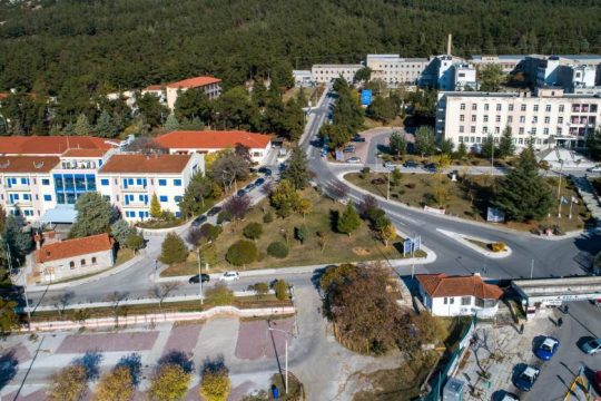 Κρίσιμες ώρες για τον τραυματία εφοριακό από την επίθεση στην Κοζάνη