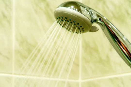 Παραιτείται γιατί έκανε ντουζ κατά την τηλεδιάσκεψη δημοτικού συμβουλίου στην Ισπανία