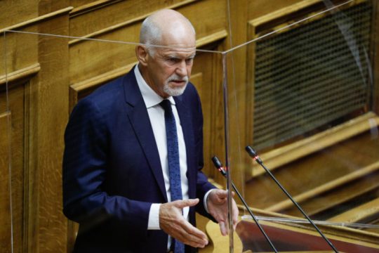 Ηχηρή διαφοροποίηση Παπανδρέου από Γεννηματά