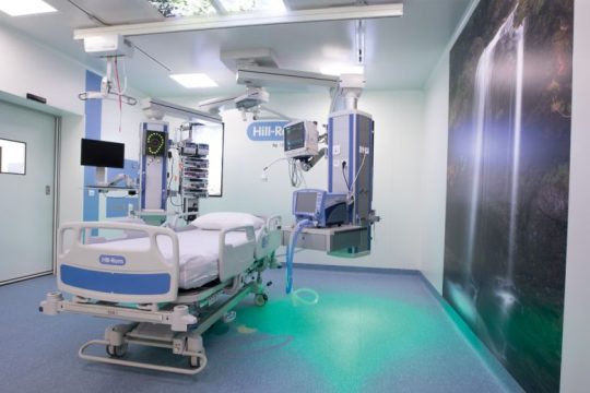 Παραδόθηκαν στο ΕΣΥ οι 40 υπερσύγχρονες κλίνες ΜΕΘ της δωρεάς της ΠΕΦ