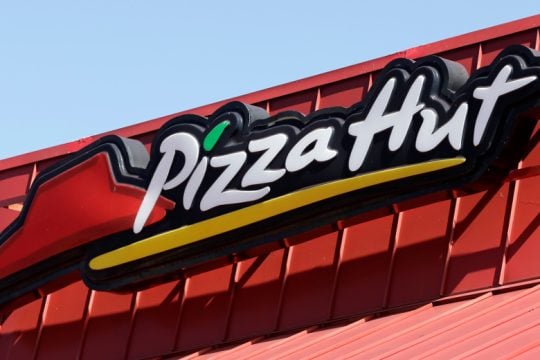Η Pizza Hut αποχωρεί από την Ελλάδα – Κλείνουν σήμερα όλα τα καταστήματα