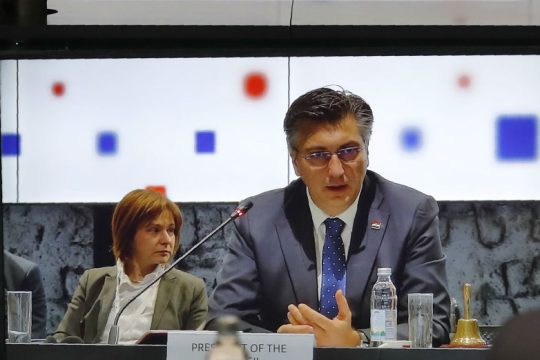 Στις κάλπες οι Κροάτες εν μέσω οικονομικής κρίσης κι αύξησης κρουσμάτων