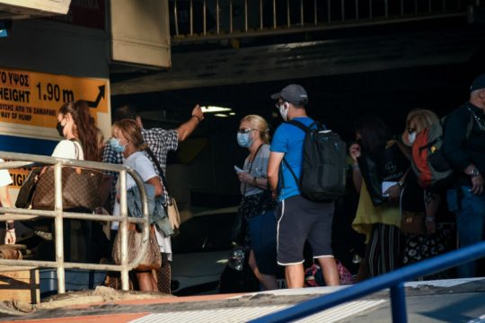 Αυστηροποίηση των μέτρων στα σούπερ μάρκετ, χαλάρωση στα πλοία