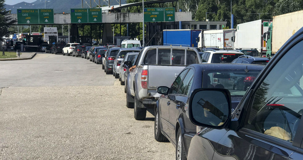 Η Ελλάδα κλείνει τα σύνορα για τους Σέρβους λόγω έξαρσης του Covid-19