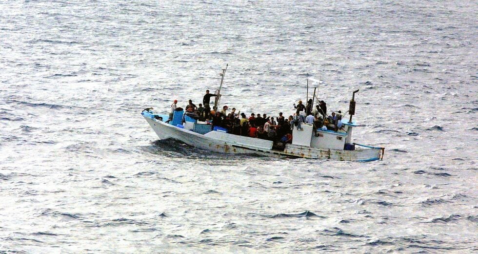 Στο έλεος των κυμάτων 84 πρόσφυγες και μετανάστες – Τους διέσωσε η ιταλική ακτοφυλακή