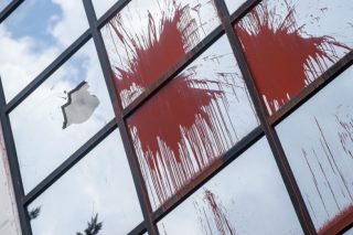 Παρέμβαση «Ρουβίκωνα» στο αρτοποιείο πολιτευτή που έχει καταδικαστεί για ασέλγεια σε βάρος ανήλικης