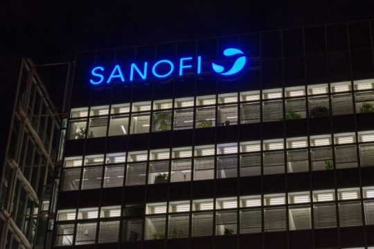 Συμφωνία Κομισιόν – Sanofi για 300 εκατομμύρια εμβόλια κατά του Covid-19, εφόσον βρεθεί
