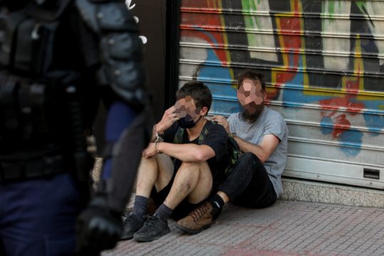 Πρωτοφανείς περιοριστικοί όροι για τους συλληφθέντες στην ΑΣΟΕΕ