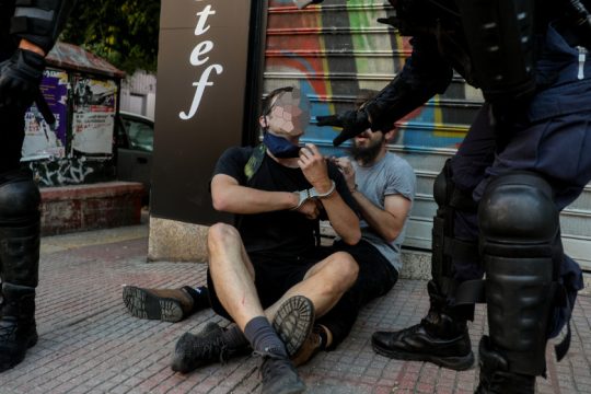Πυρ ομαδόν για την απαγόρευση… εισόδου στα Εξάρχεια