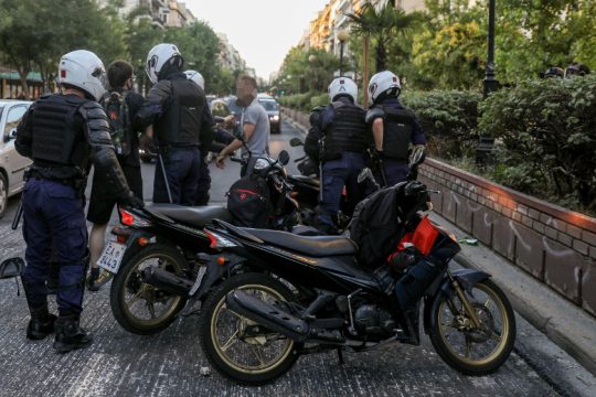 Τους κατηγορούν για κατοχή εκρηκτικής ύλης που…  δεν κατείχαν