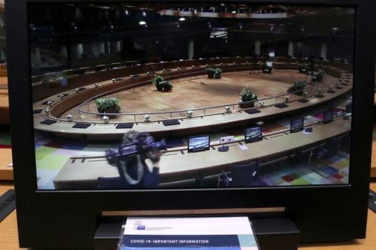 Ταμείο Ανάκαμψης: «Διάλογος κωφών», ενώ η Ευρώπη καίγεται