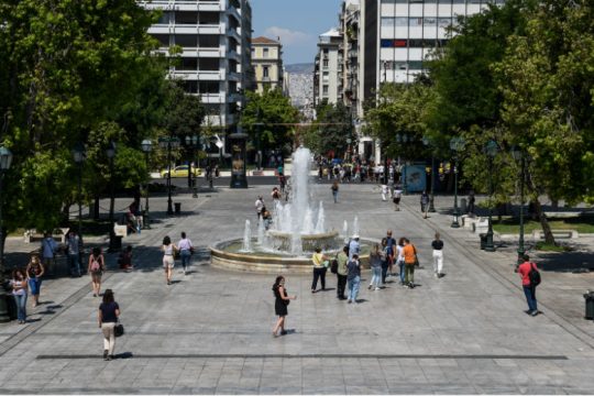 Βουτιά στα έσοδα από τον τουρισμό το πρώτο πεντάμηνο