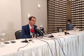 Κυβέρνηση …τουριστών!