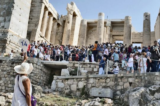 Ξεναγοί σε απόγνωση