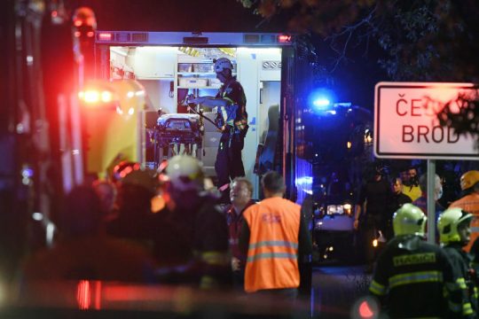 Δεκάδες τραυματίες σε σύγκρουση τρένων στην Τσεχία