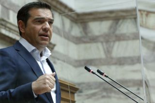 «Να διώξουμε την κυβέρνηση Μητσοτάκη, προτού μετατρέψει τη χώρα σε οικογενειακή offshore»