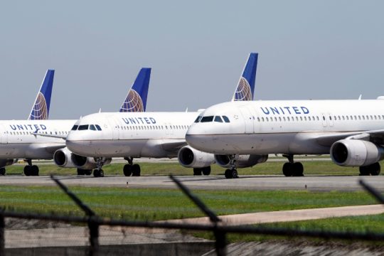 Απολύει 36.000 εργαζομενους η αεροπορική United Airlines