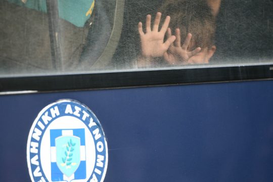 Όργιο αστυνομικής βίας στην πλατεία Βικτωρίας