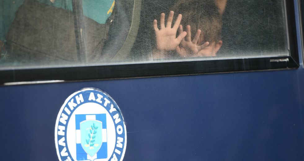 Όργιο αστυνομικής βίας στην πλατεία Βικτωρίας