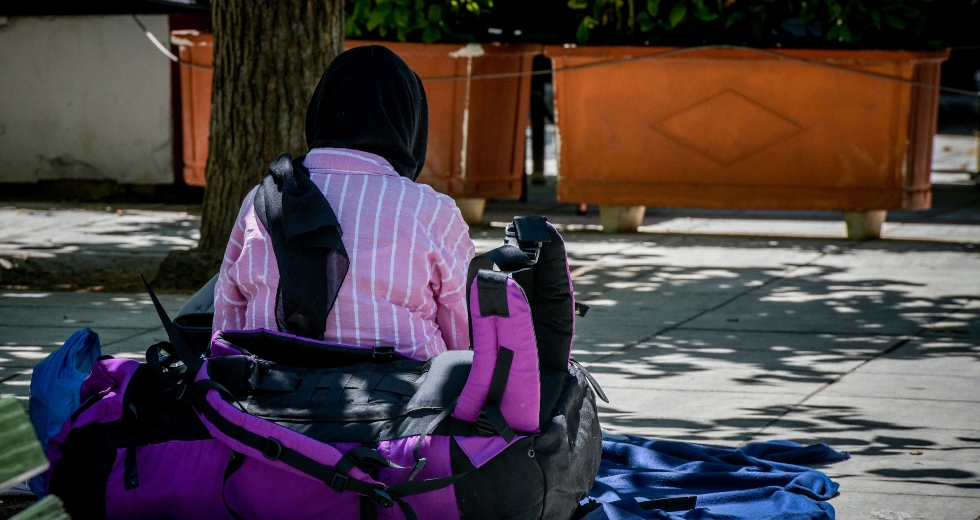 «Ξήλωσαν τα παγκάκια στη Βικτώρια για να διώξουν τους πρόσφυγες»