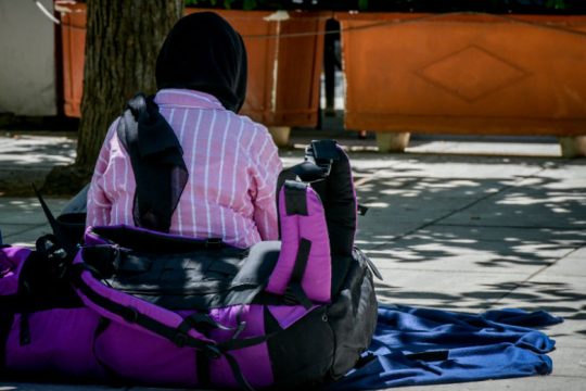 ΓΧΣ: Να αναστείλει η κυβέρνηση τις εξώσεις ευάλωτων προσφύγων