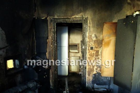 Στις φλόγες το κτίριο της Περιφερειακής Ενότητας Μαγνησίας