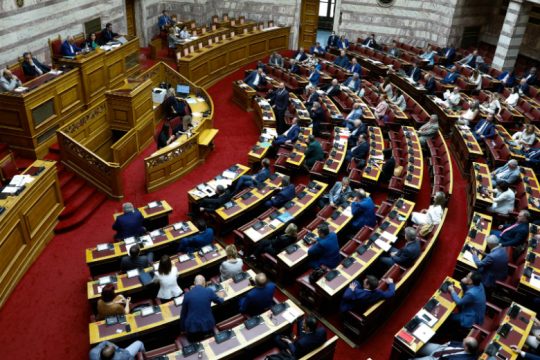 Με ενστάσεις και συγκρούσεις η συζήτηση του ν/σ για τις διαδηλώσεις