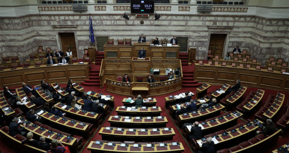 Live από τη Βουλή: Κορυφώνεται η σύγκρουση για το νομοσχέδιο για τις διαδηλώσεις