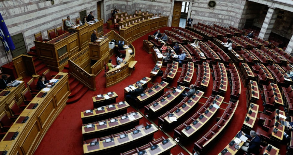 «Πέρασε» από τη Βουλή το Ακροπόλ, παρά τις αντιδράσεις