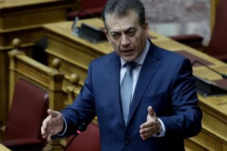 Διασκεδάζει με υποσχέσεις τον αποσυντονισμό του ΕΦΚΑ
