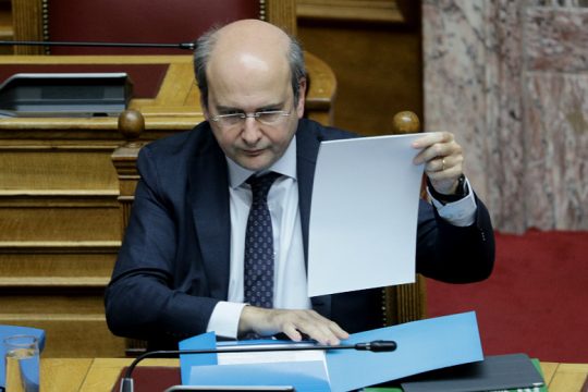 Βροχή τροπολογιών από Χατζηδάκη