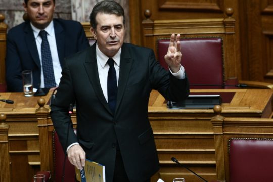Ο Χρυσοχοΐδης προδικάζει για τον 26χρονο στον Βόλο, η αντιπολίτευση αποδοκιμάζει