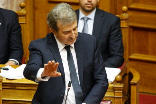 Πλέον τον ενοχλούν και τα βίντεο
