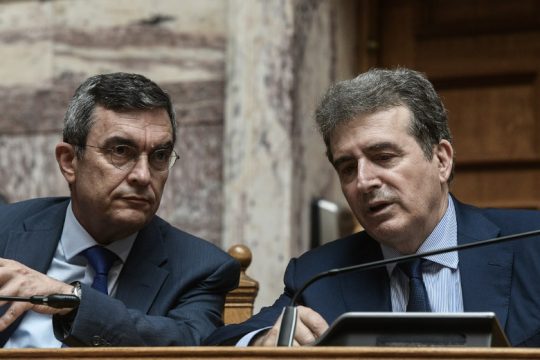 «Άναψαν τα αίματα» στη Βουλή για το νομοσχέδιο κατά των διαδηλώσεων