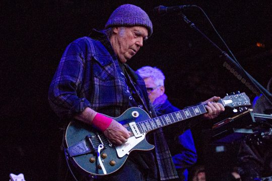 Όταν ο Neil Young έγραφε ένα τραγούδι που άλλαξε για πάντα τη μουσική διαμαρτυρία