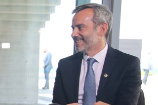 Ο δήμαρχος Θεσσαλονίκης στη σπηλιά του Πλάτωνα