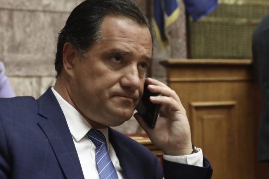 Κι εντάξει ο Βαξεβάνης να «παίζει» με τον Άδωνι, ο Κοττάκης όμως;