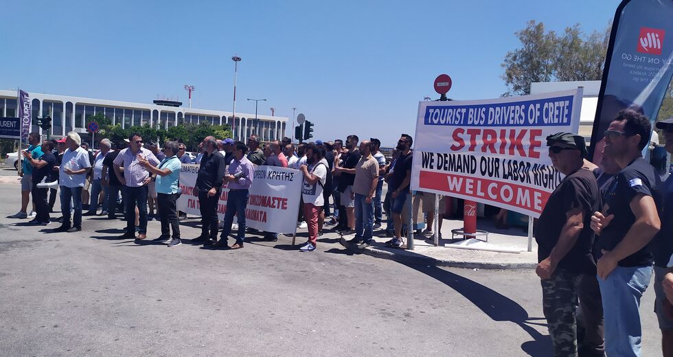 Ακαρπη η τριμερής για τους οδηγούς τουριστικών λεωφορείων Κρήτης