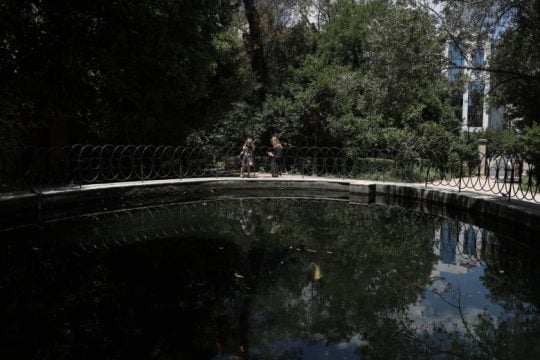 Θυμίζεις Αθήνα γυναίκα που κλαίει