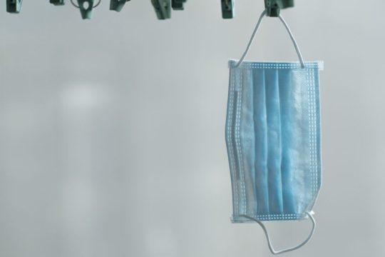 Κορονοϊός φάση Β’: ο «αόρατος εχθρός» ξανάρχεται ή δεν έφυγε ποτέ