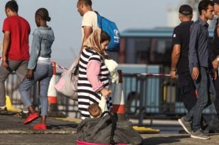 Πρόσφυγες στον δρόμο με γαλάζια «σφραγίδα» 