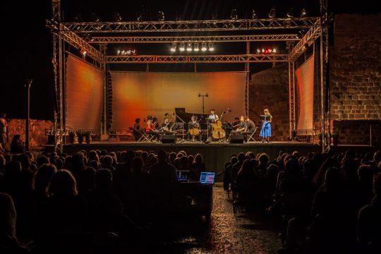 Και τώρα «Συγχρονισμός» ζωντανά και με streaming