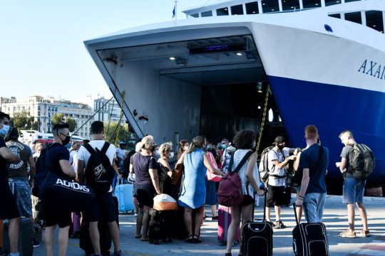 Έχασε τον μπούσουλα με τον Covid -19 η κυβέρνηση